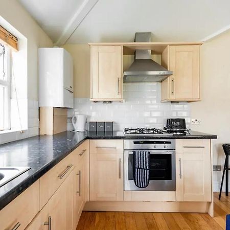 Lovely 3-Bed 20 Minutes To Central لندن المظهر الخارجي الصورة