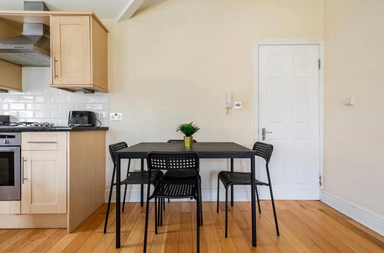 Lovely 3-Bed 20 Minutes To Central لندن المظهر الخارجي الصورة