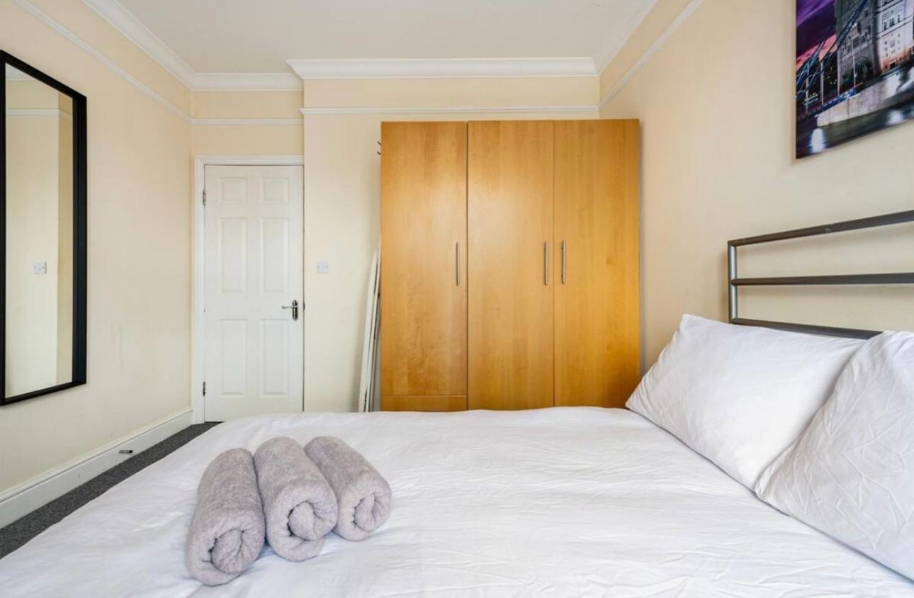 Lovely 3-Bed 20 Minutes To Central لندن المظهر الخارجي الصورة