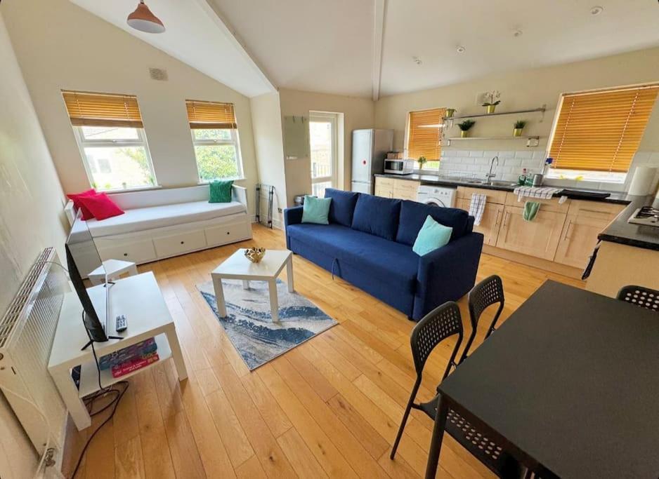 Lovely 3-Bed 20 Minutes To Central لندن المظهر الخارجي الصورة